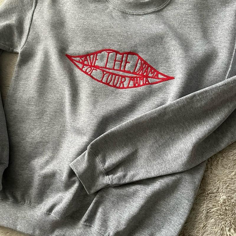 Embroidered crewneck “Save the drama for your mama” unique stylish creative design as seen on Friends Rachel Green’s outfit Sweatshirt