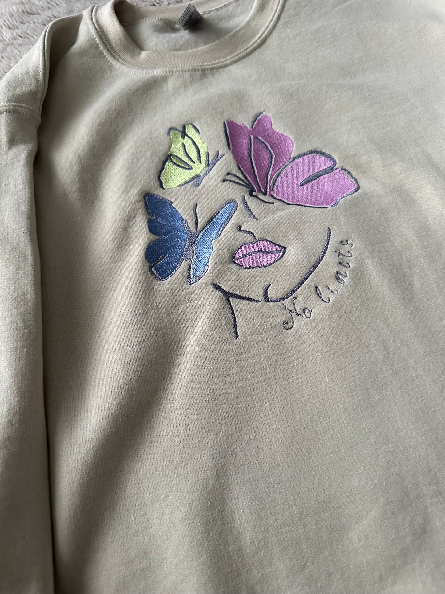 Embroidered Crewneck Sweatshirt ''No limits'' Girl Power / Strong Women Empowerment Face Art Your beauty gift for women