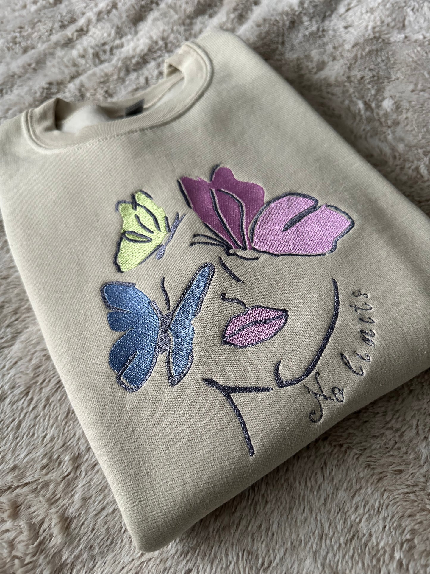 Embroidered Crewneck Sweatshirt ''No limits'' Girl Power / Strong Women Empowerment Face Art Your beauty gift for women
