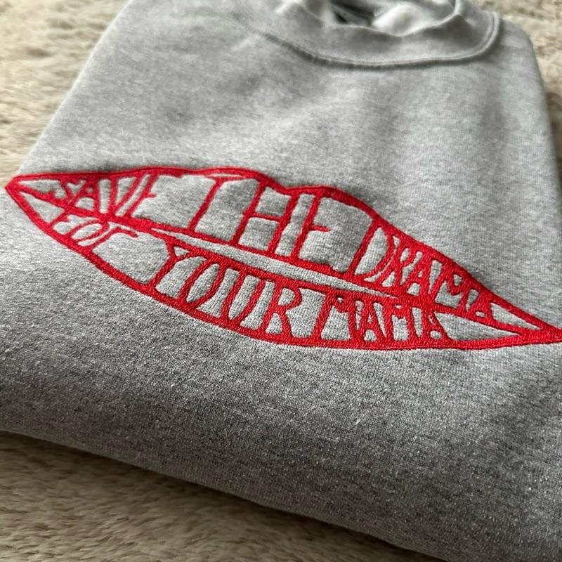 Embroidered crewneck “Save the drama for your mama” unique stylish creative design as seen on Friends Rachel Green’s outfit Sweatshirt