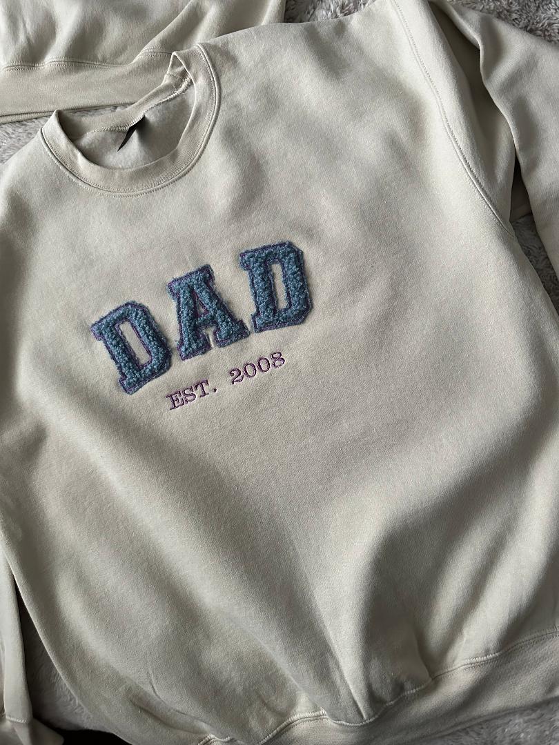 Personalized Mum and Dad Matching Custom Embroidered Sweatshirt Crewneck with Est.Year, Teddy Applique Birthday gift Mother Day, Father Day