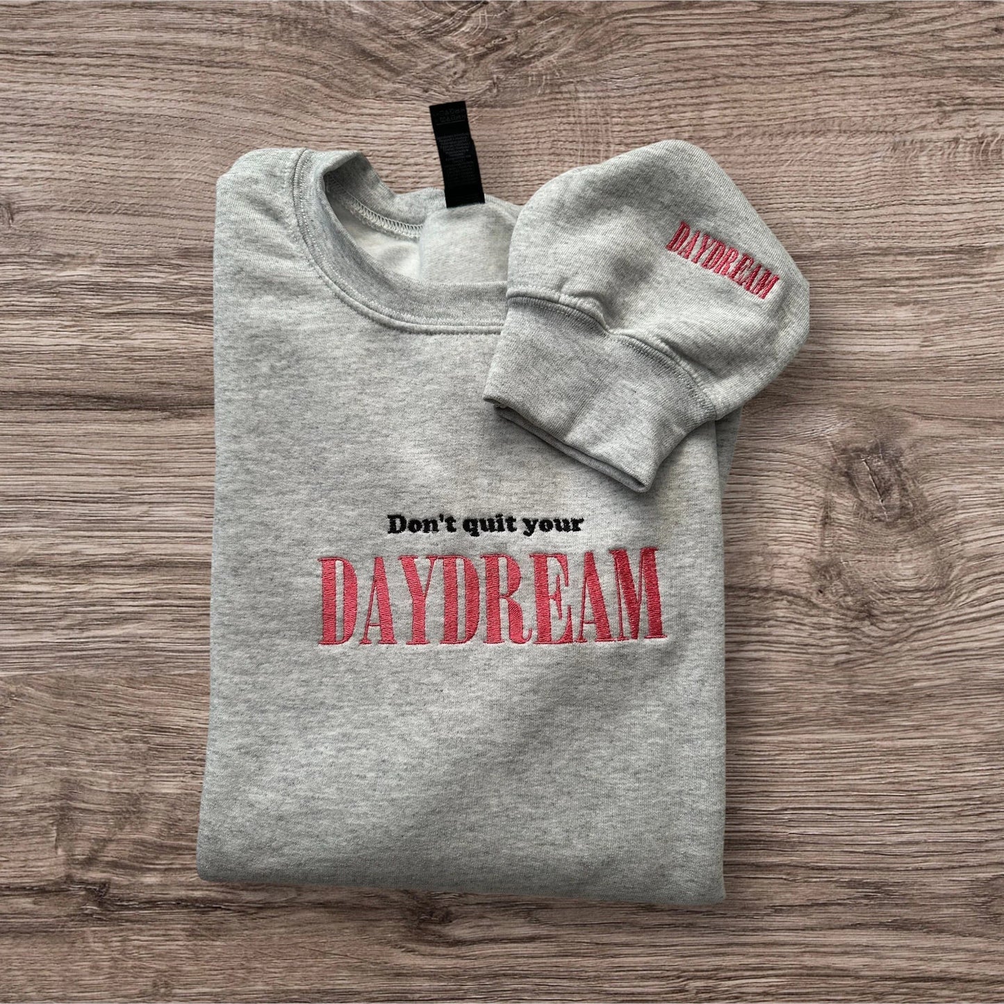 Embroidered ''Don't Quit Your Daydream'' sweatshirt crewneck