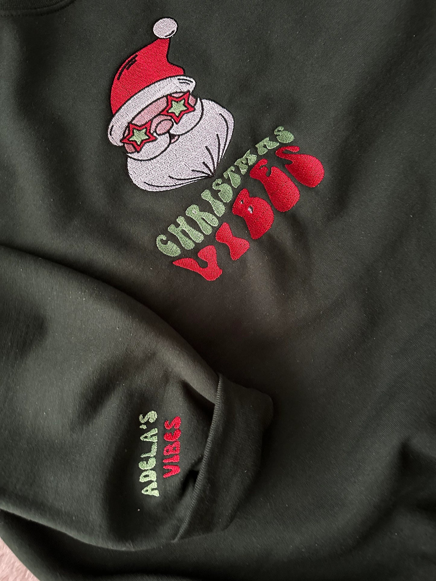 Embroidered Christmas crewneck sweatshirt ''Christmas Vibes '' with personalised sleeve