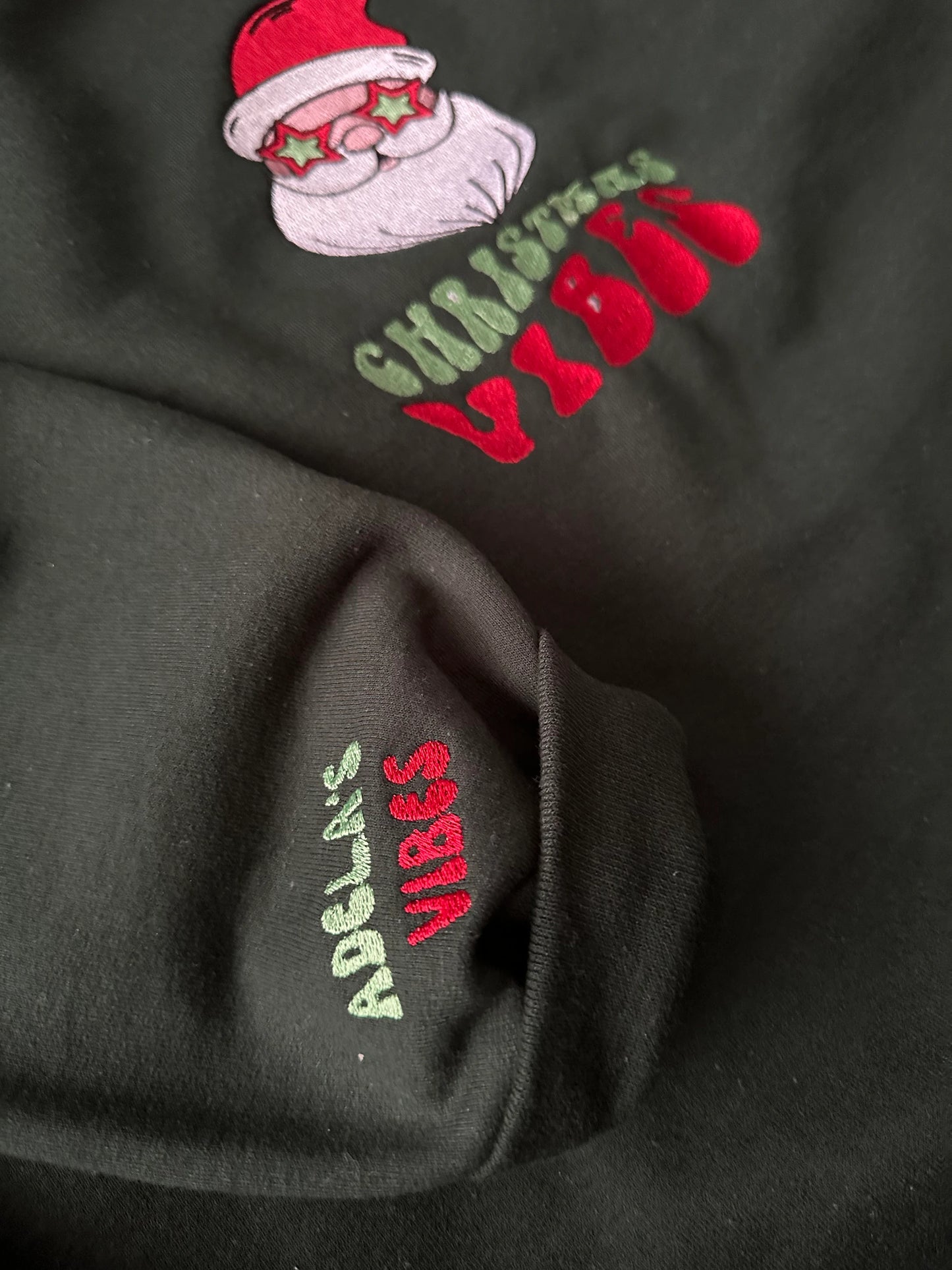 Embroidered Christmas crewneck sweatshirt ''Christmas Vibes '' with personalised sleeve